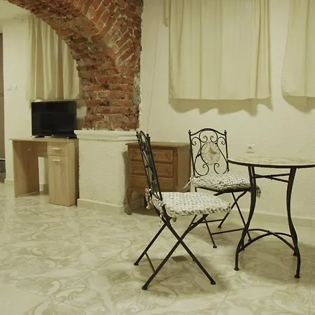 您好索非亚旅馆 *