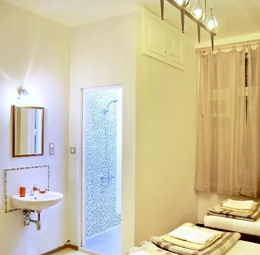 您好索非亚旅馆 *